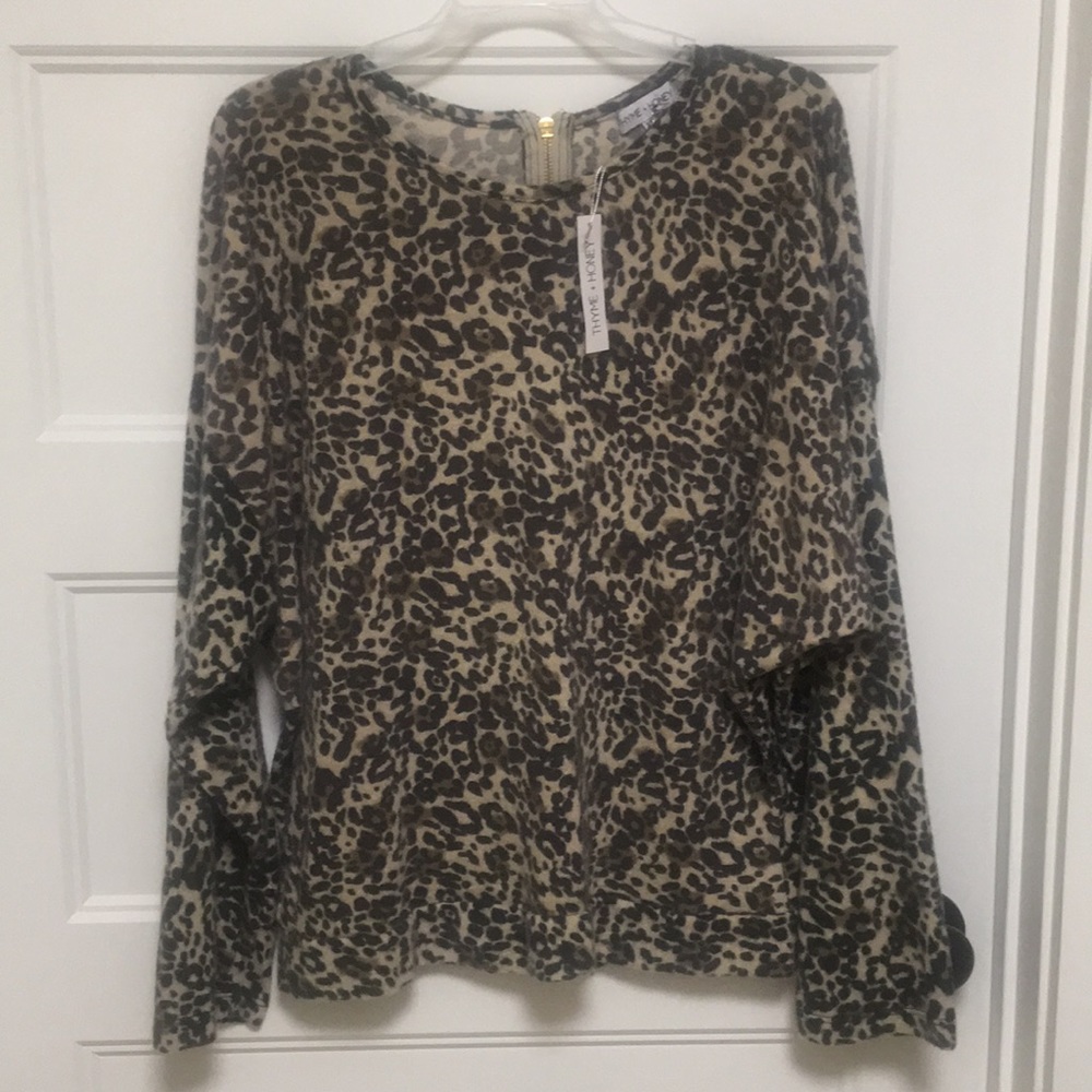 NWT Cheetah Top/Sweater